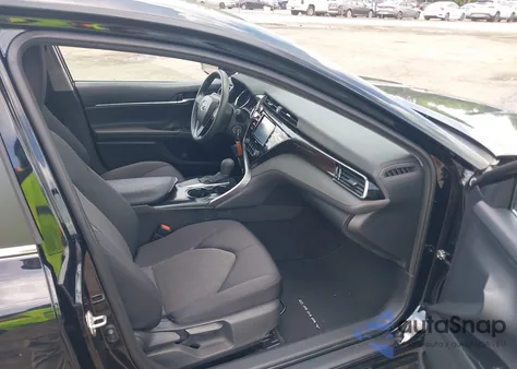 2020 Toyota Camry Le z USA, uszkodzony, nr VIN 4T1C11AK3LU991607